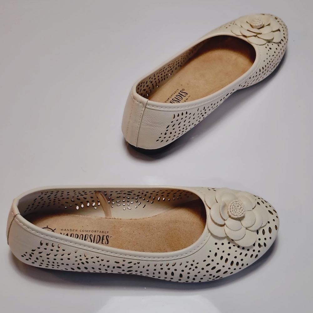 Harborsides Womens Cream Floral Perforated Ballet Flats Size 7W